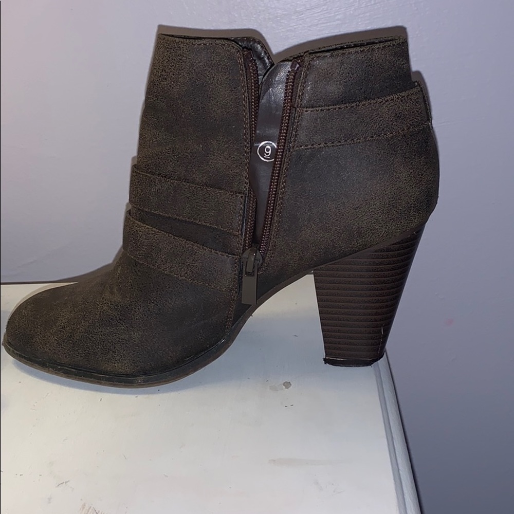 Dark brown/gray booties
